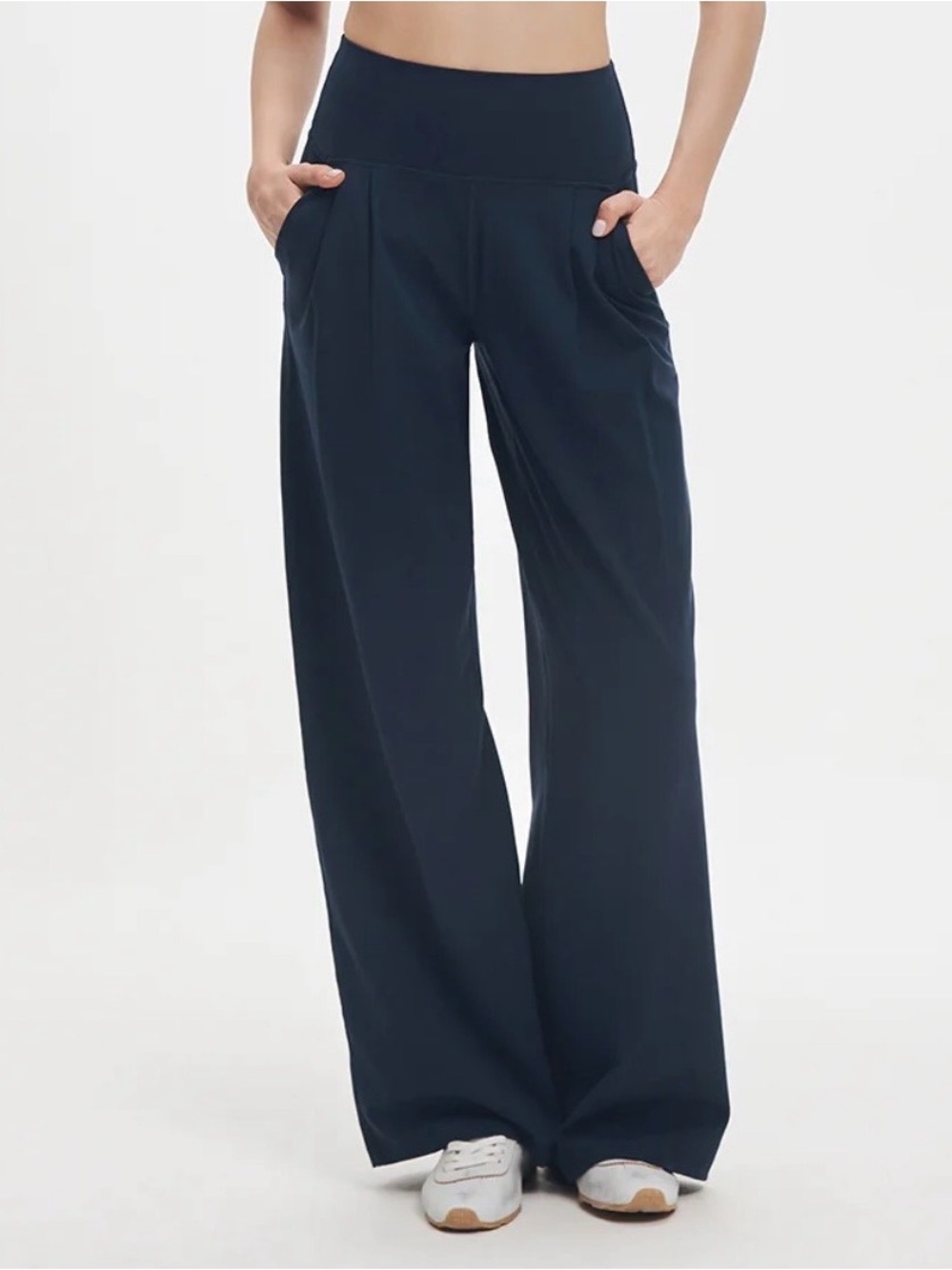 High-Waist Wide Leg Pants in Navy